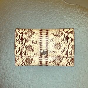 🌸 NWT MK Wallet 🌸